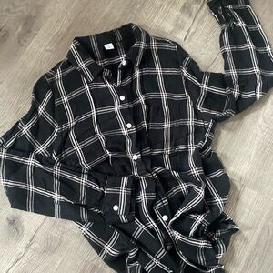 Super cute light pink/ white/ black light weight plaid business casual shirt